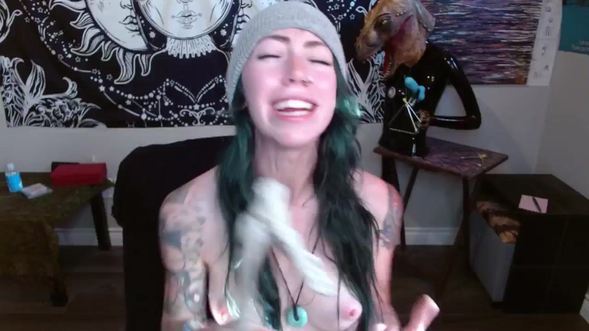 Gallery image thumbnail from AutumnIsBack's myfreecams stream on, 09/17/2025, 24:35 image 6 of 20