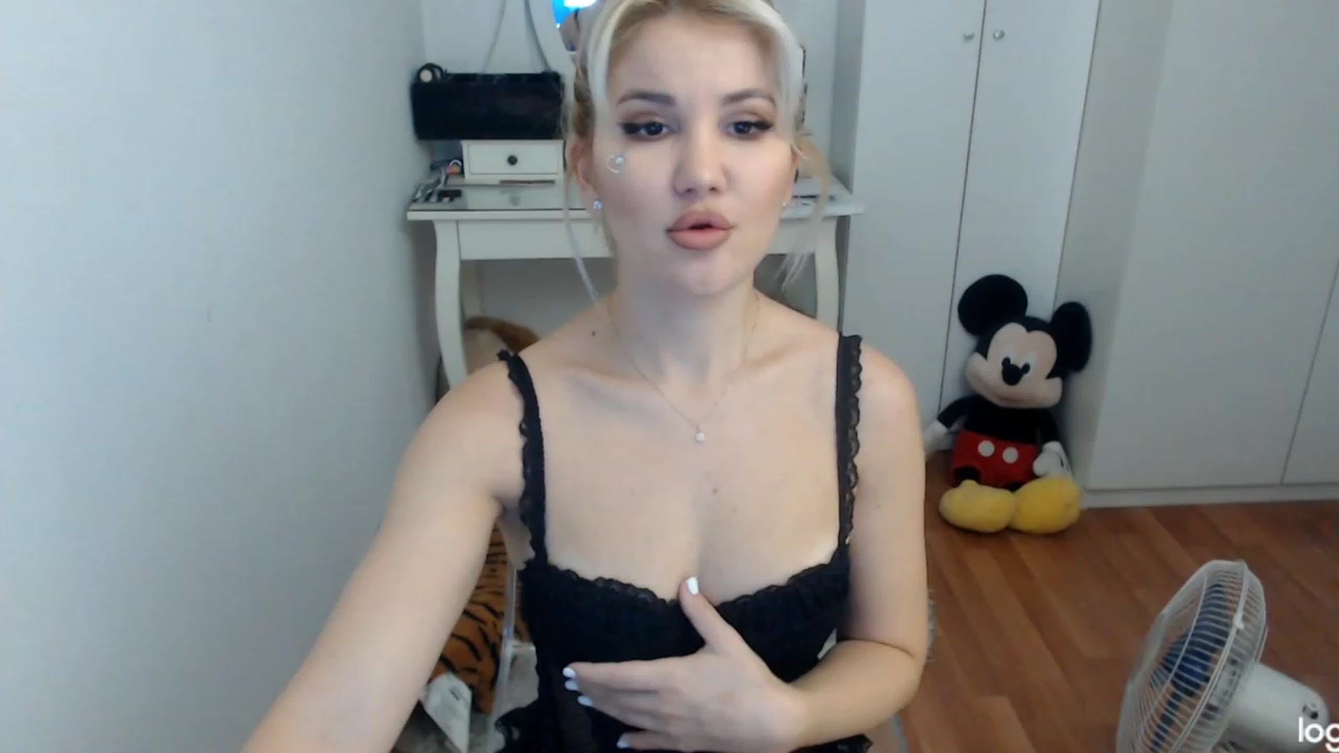 Gallery image thumbnail from AutumnJewel's myfreecams stream on, 09/27/2023, 07:35 image 3 of 20