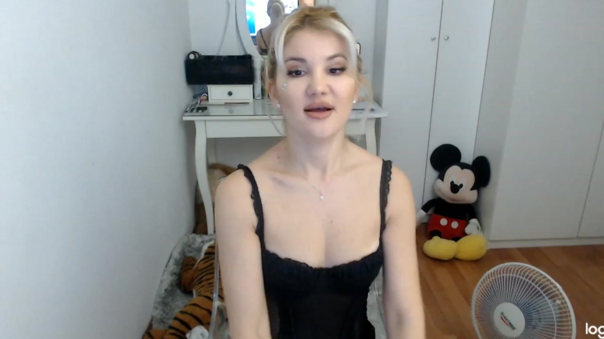 Gallery image thumbnail from AutumnJewel's myfreecams stream on, 09/27/2023, 07:35 image 13 of 20