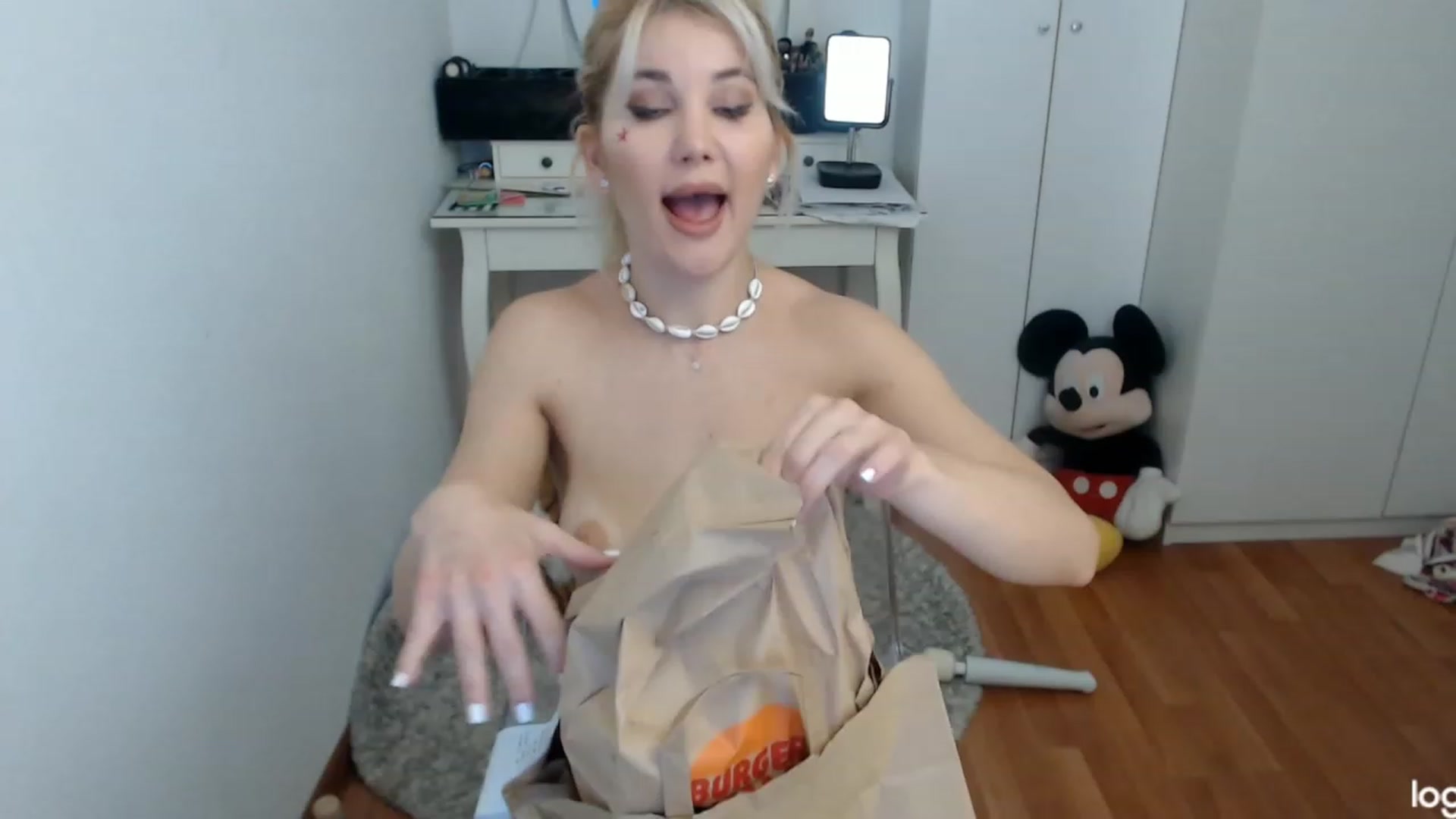 Gallery image thumbnail from AutumnJewel's myfreecams stream on, 10/18/2023, 08:52 image 2 of 20