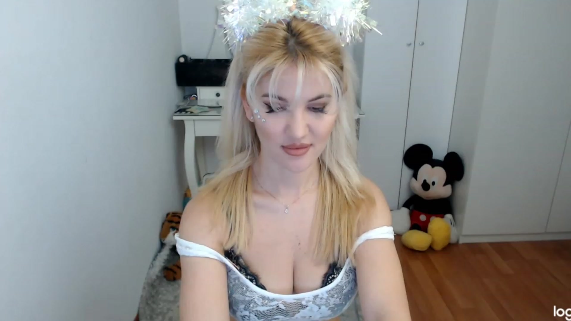 Gallery image thumbnail from AutumnJewel's myfreecams stream on, 10/22/2023, 07:41 image 4 of 20