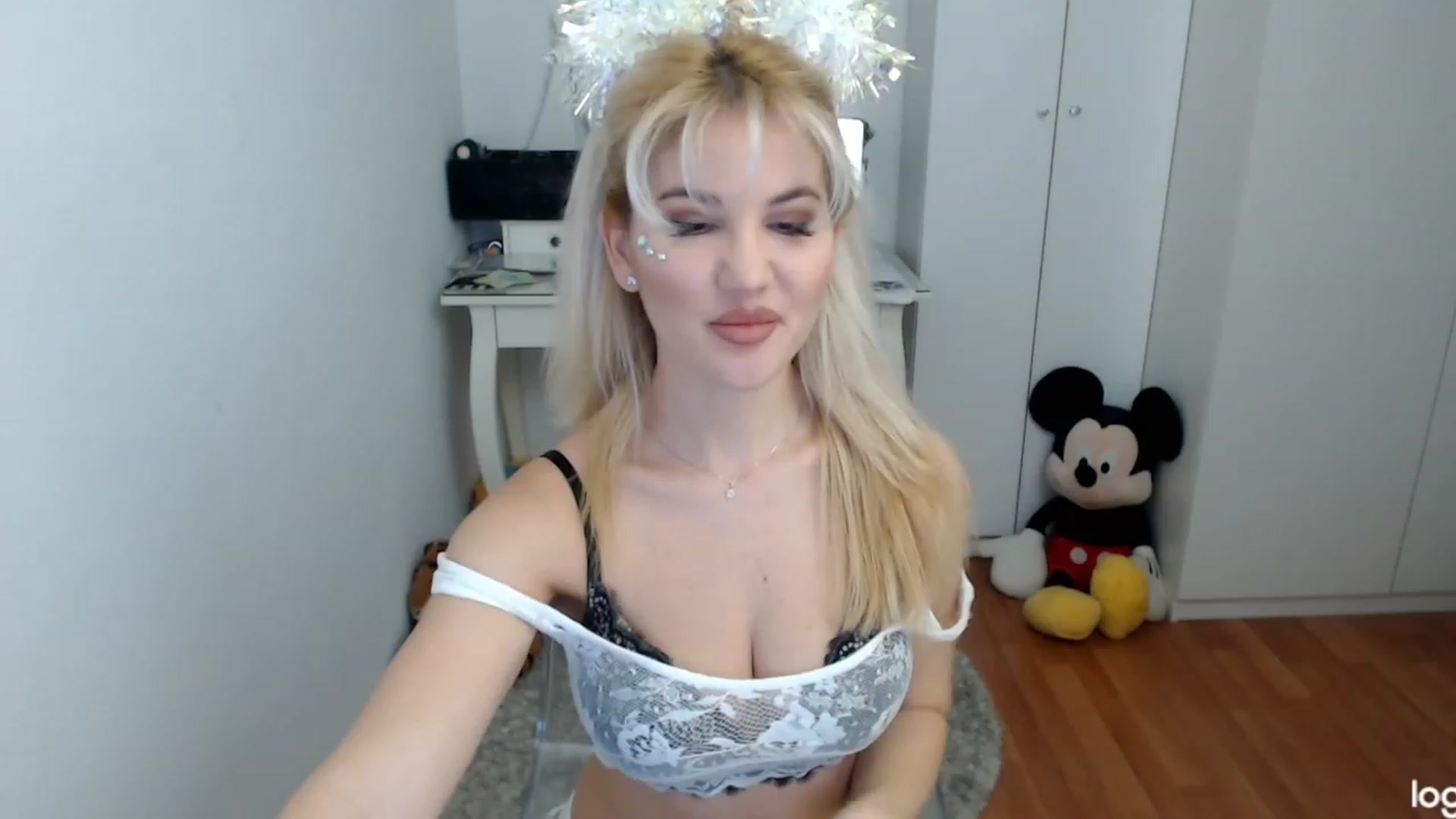 Gallery image thumbnail from AutumnJewel's myfreecams stream on, 10/22/2023, 07:41 image 6 of 20