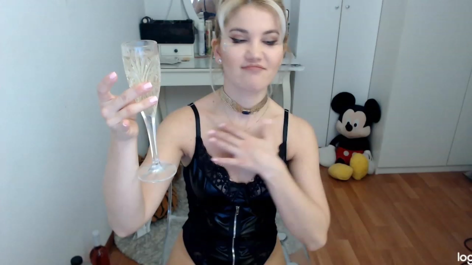 Gallery image thumbnail from AutumnJewel's myfreecams stream on, 10/24/2023, 06:42 image 9 of 20