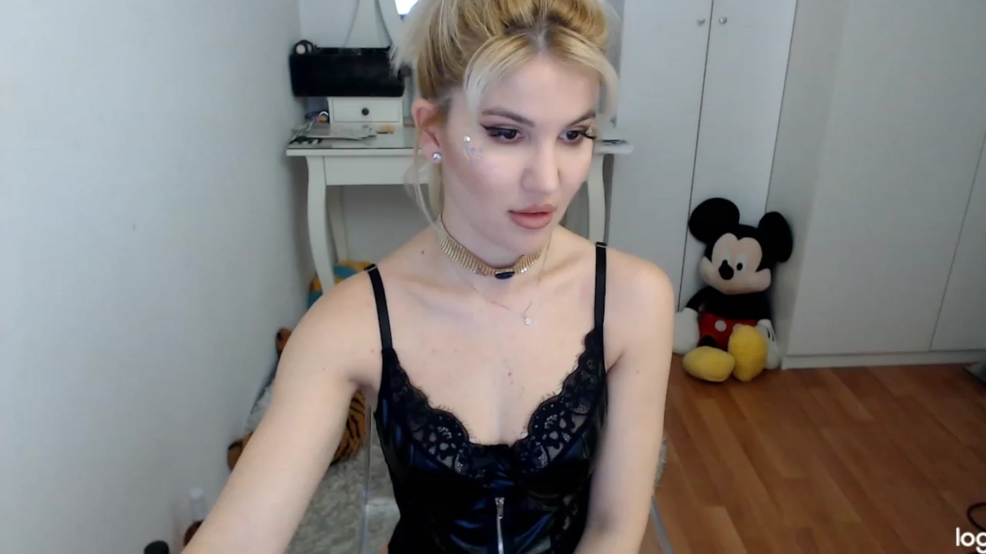 Gallery image thumbnail from AutumnJewel's myfreecams stream on, 10/24/2023, 06:42 image 2 of 20