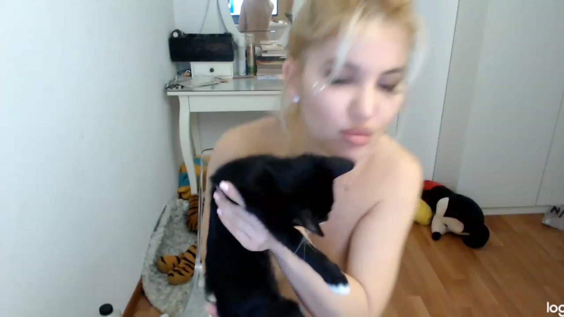 Gallery image thumbnail from AutumnJewel's myfreecams stream on, 10/28/2023, 09:54 image 14 of 20