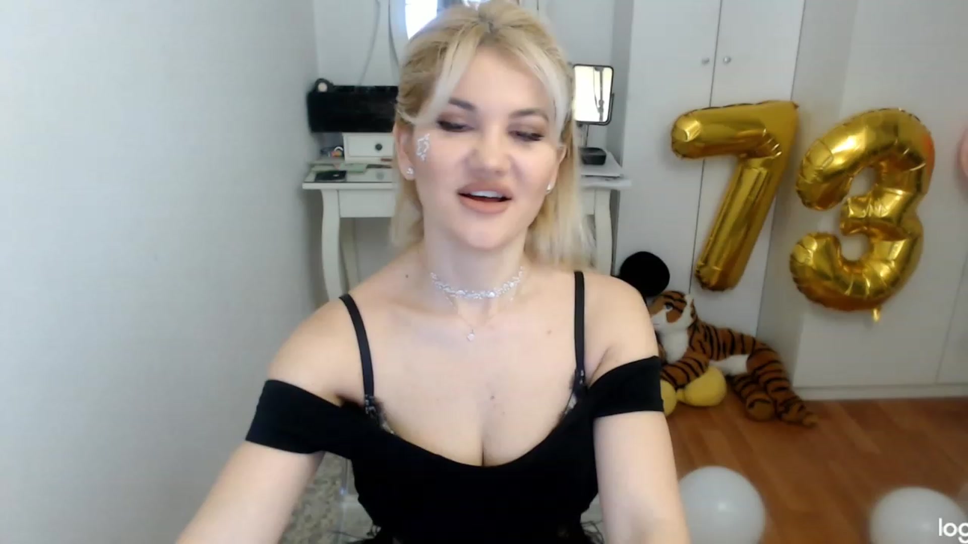 Gallery image thumbnail from AutumnJewel's myfreecams stream on, 11/11/2023, 08:45 image 6 of 20