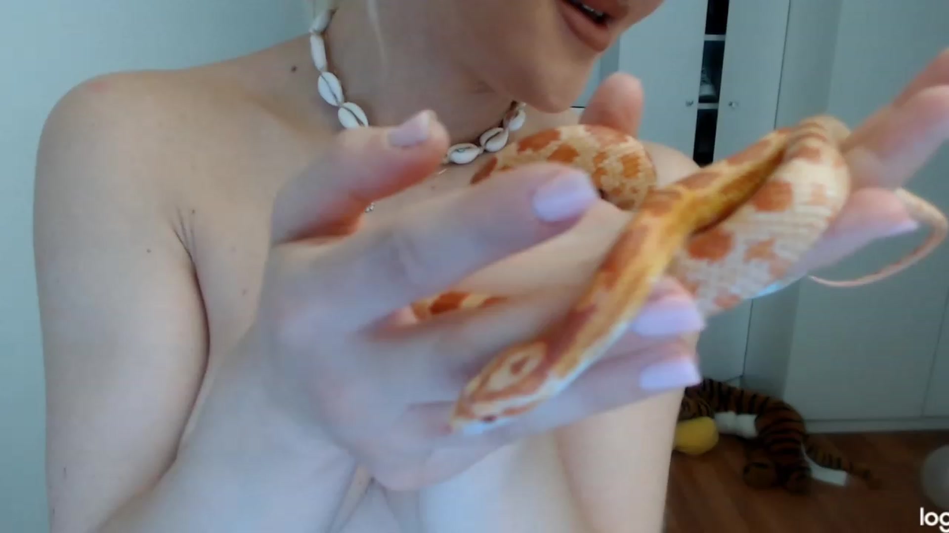 Gallery image thumbnail from AutumnJewel's myfreecams stream on, 11/12/2023, 10:40 image 1 of 20