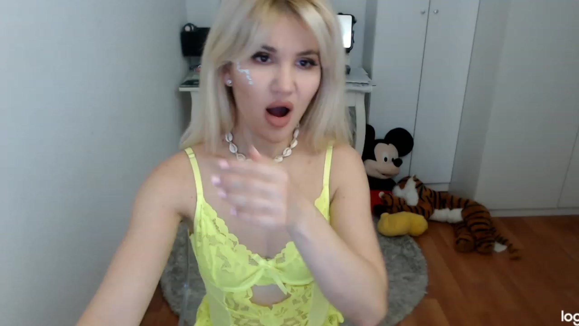 Gallery image thumbnail from AutumnJewel's myfreecams stream on, 11/16/2023, 08:05 image 2 of 20