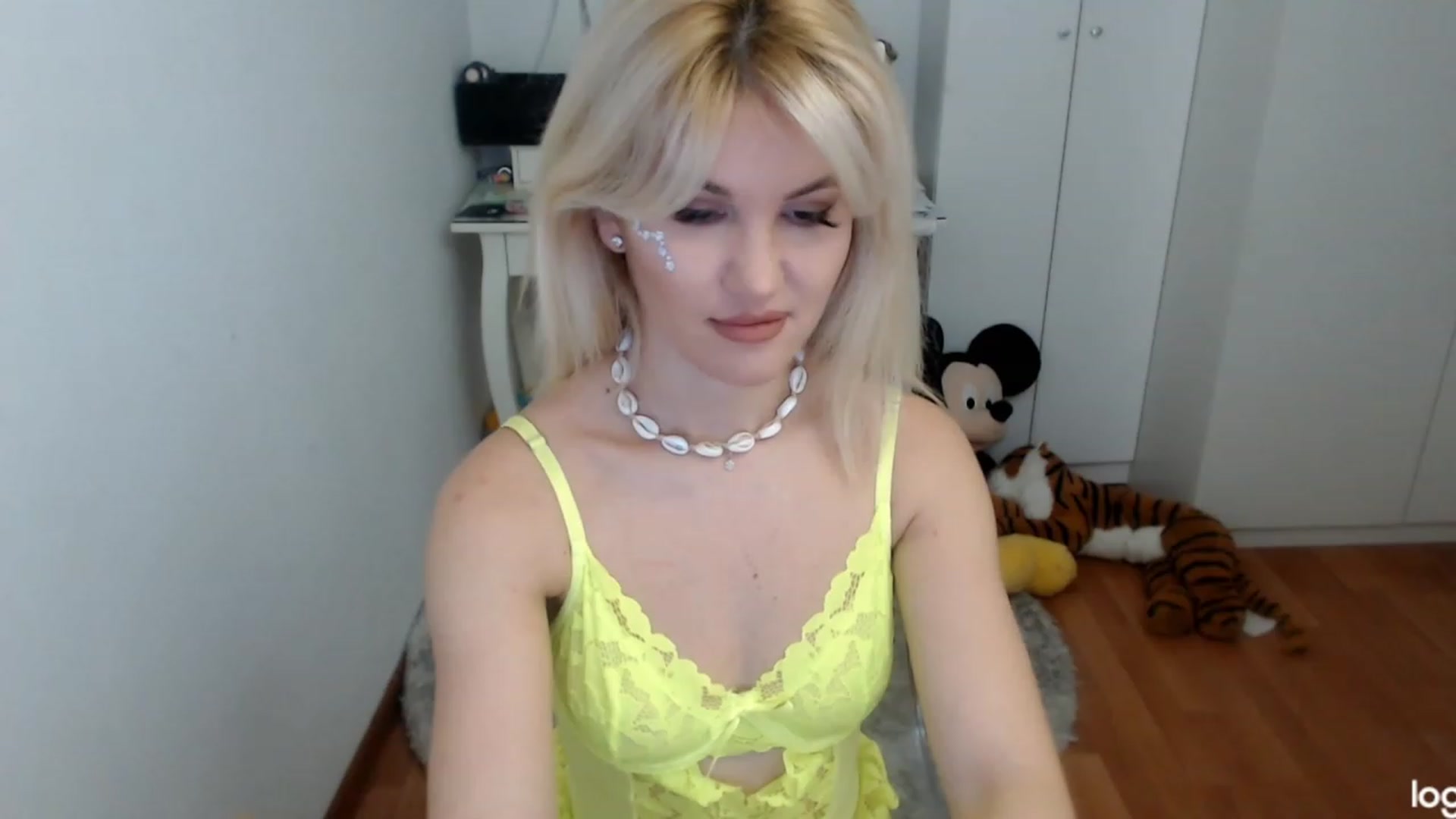Gallery image thumbnail from AutumnJewel's myfreecams stream on, 11/16/2023, 08:05 image 5 of 20