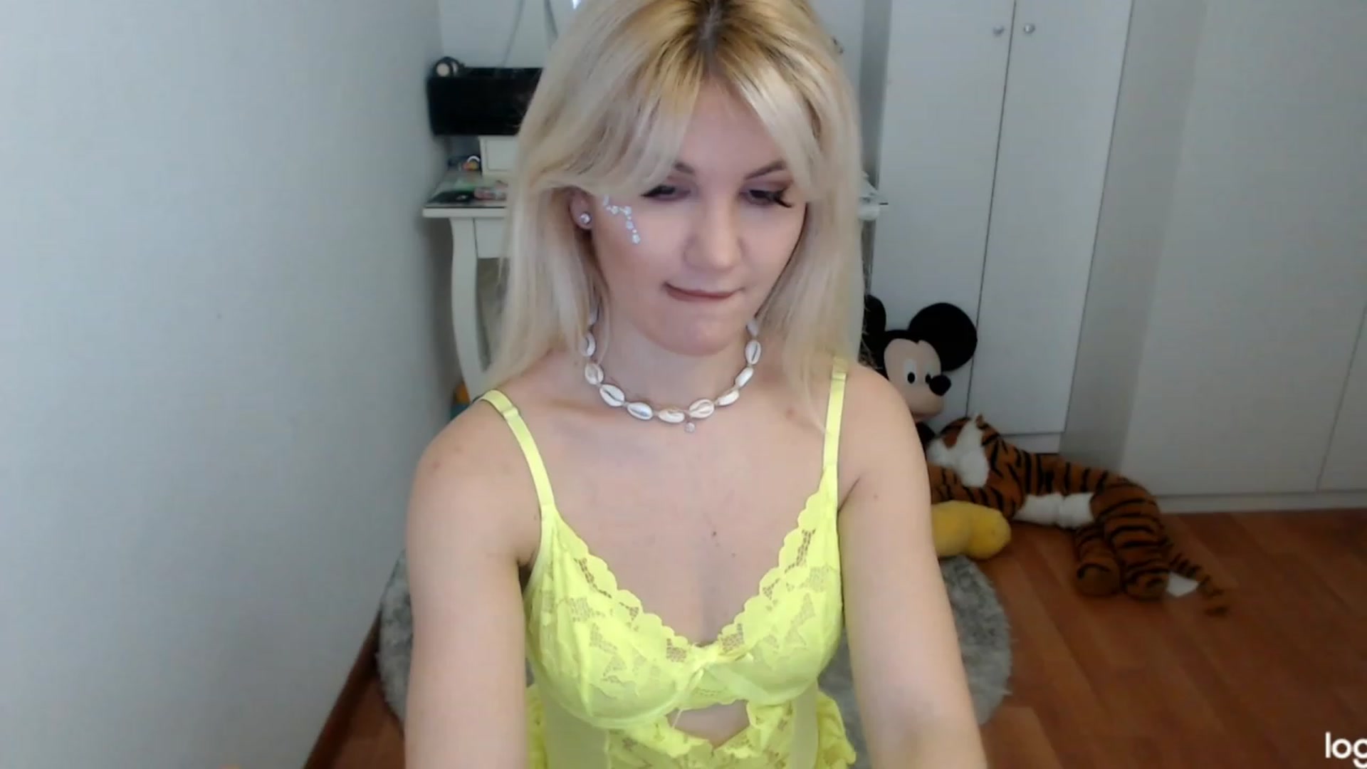 Gallery image thumbnail from AutumnJewel's myfreecams stream on, 11/16/2023, 08:05 image 6 of 20