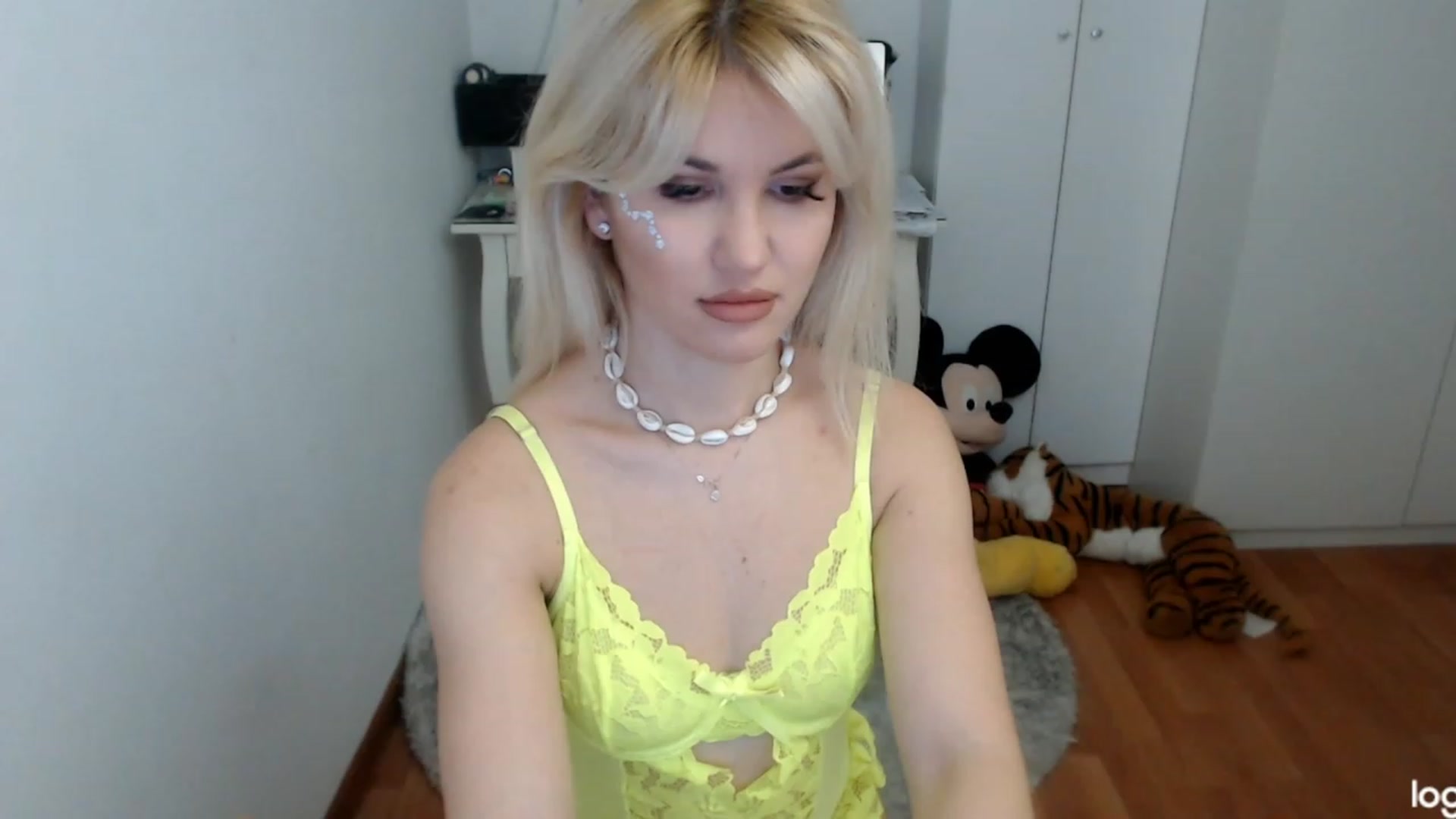 Gallery image thumbnail from AutumnJewel's myfreecams stream on, 11/16/2023, 08:05 image 4 of 20