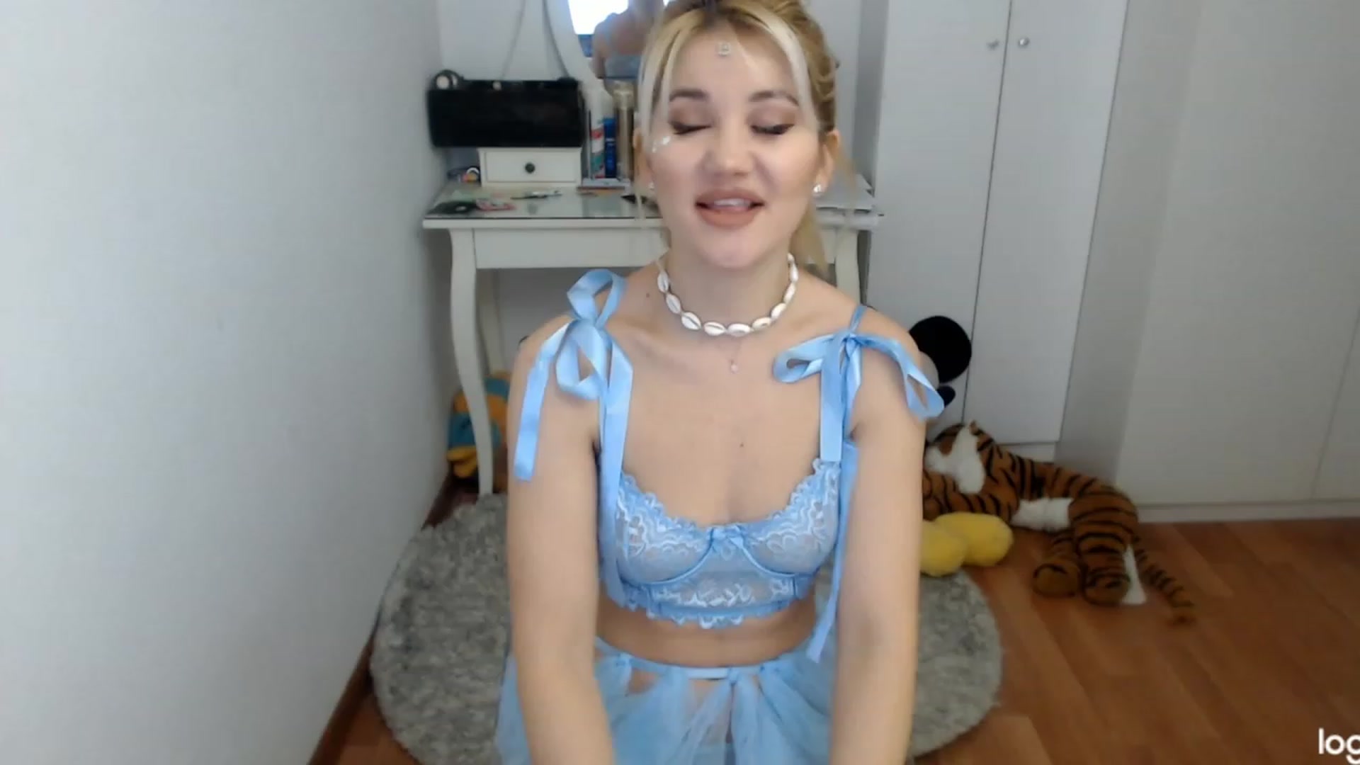 Gallery image thumbnail from AutumnJewel's myfreecams stream on, 11/18/2023, 08:57 image 5 of 20