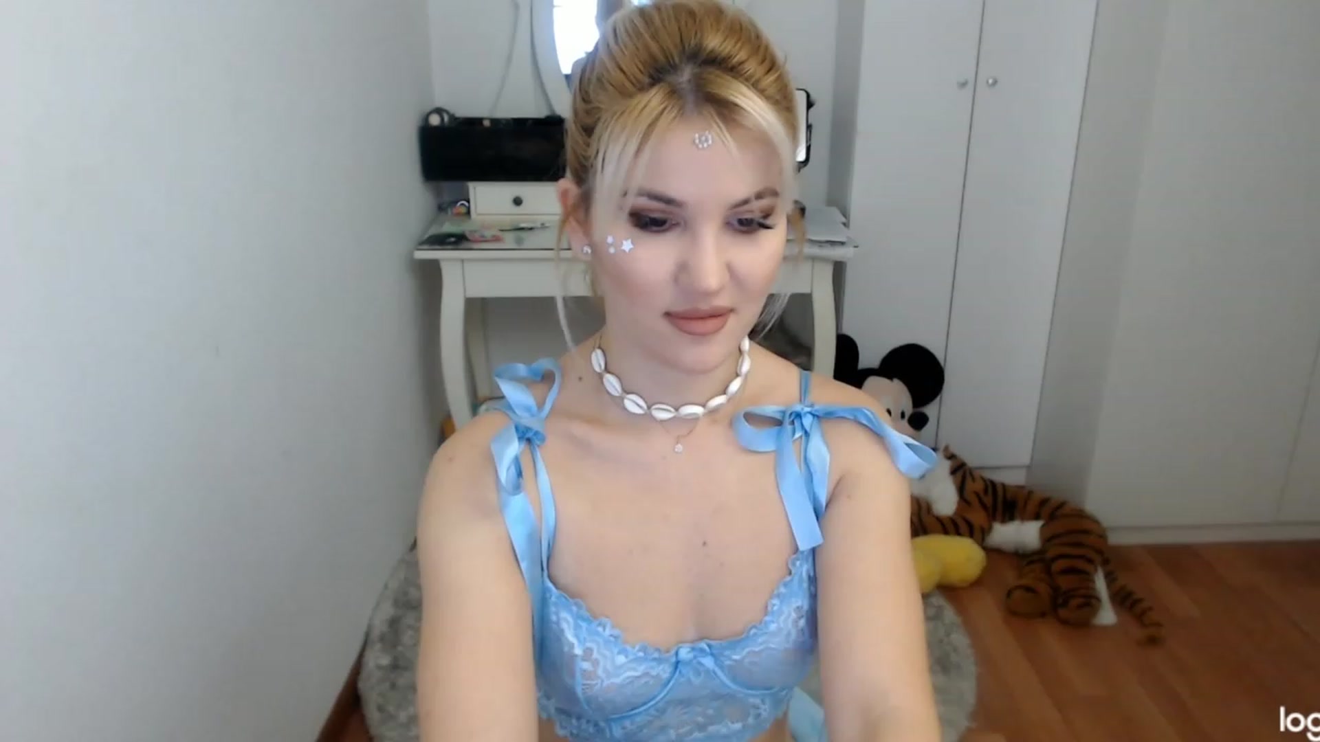 Gallery image thumbnail from AutumnJewel's myfreecams stream on, 11/18/2023, 08:57 image 1 of 20