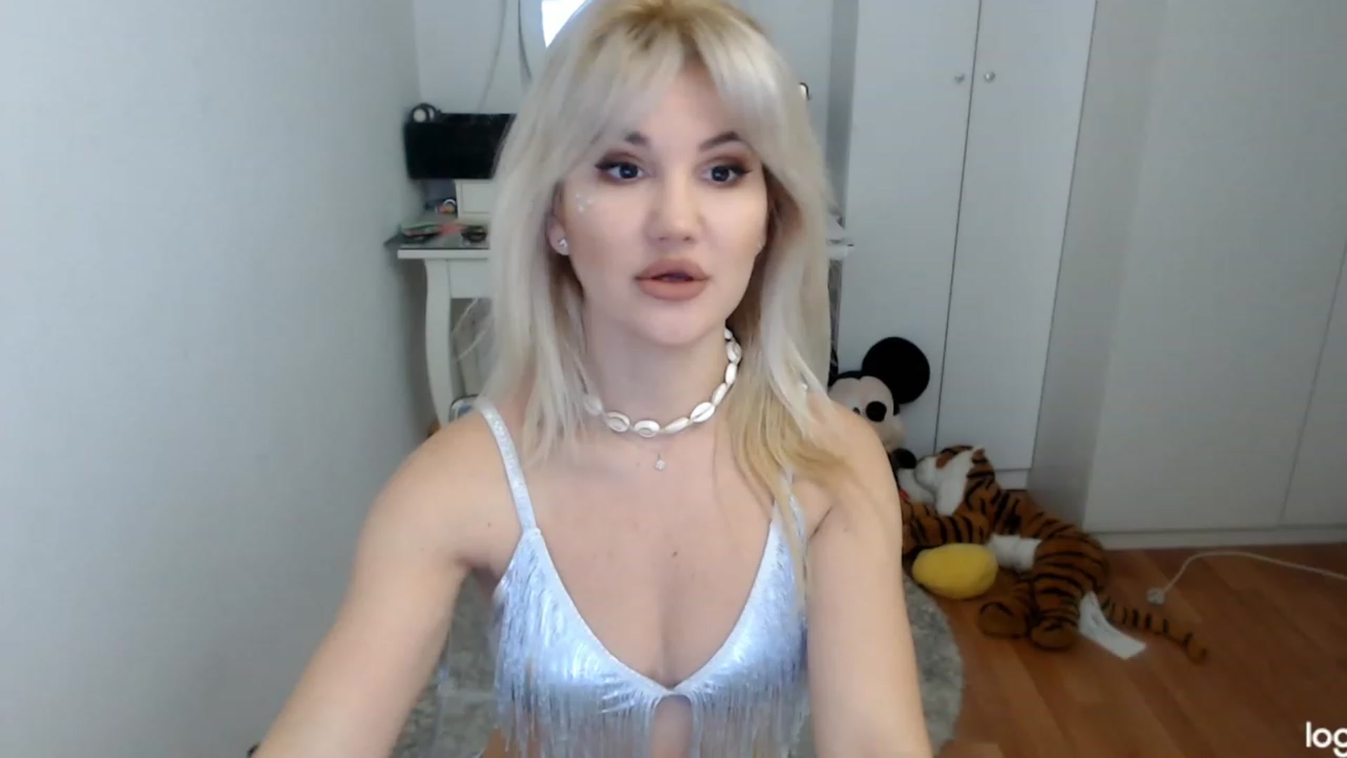 Gallery image thumbnail from AutumnJewel's myfreecams stream on, 11/19/2023, 08:57 image 5 of 20