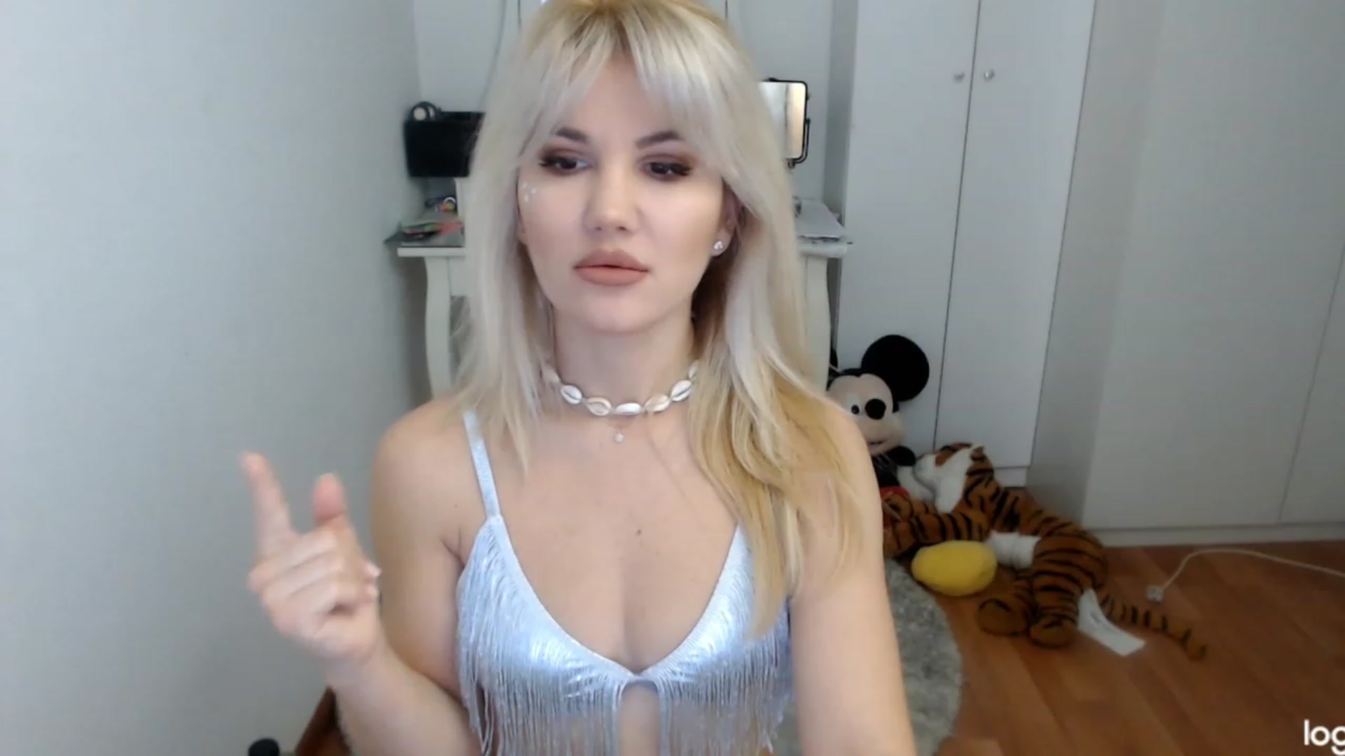 Gallery image thumbnail from AutumnJewel's myfreecams stream on, 11/19/2023, 08:57 image 4 of 20