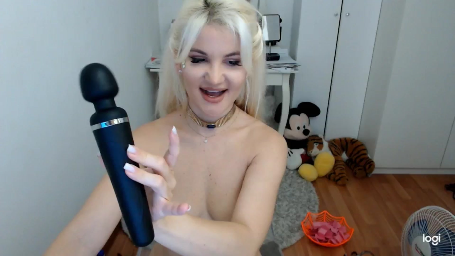 Gallery image thumbnail from AutumnJewel's myfreecams stream on, 10/06/2024, 09:00 image 3 of 20