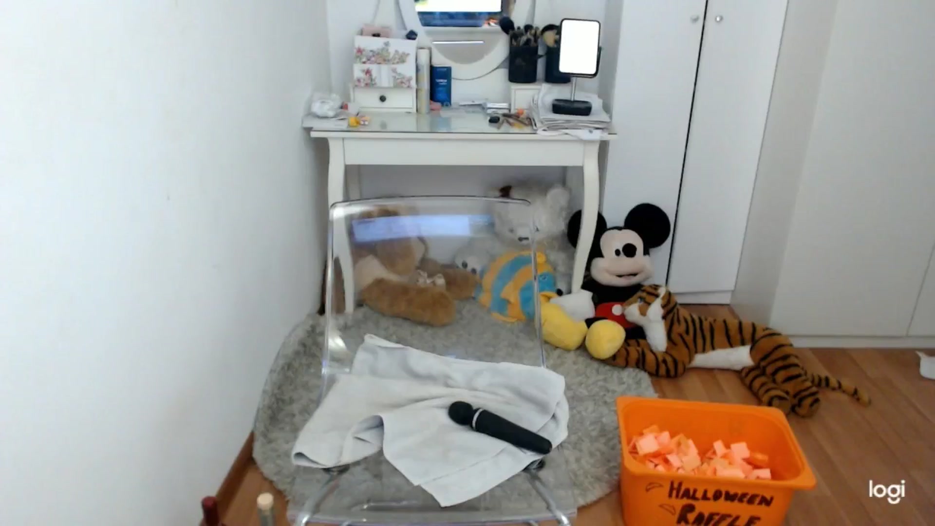 Gallery image thumbnail from AutumnJewel's myfreecams stream on, 10/20/2024, 08:04 image 12 of 20