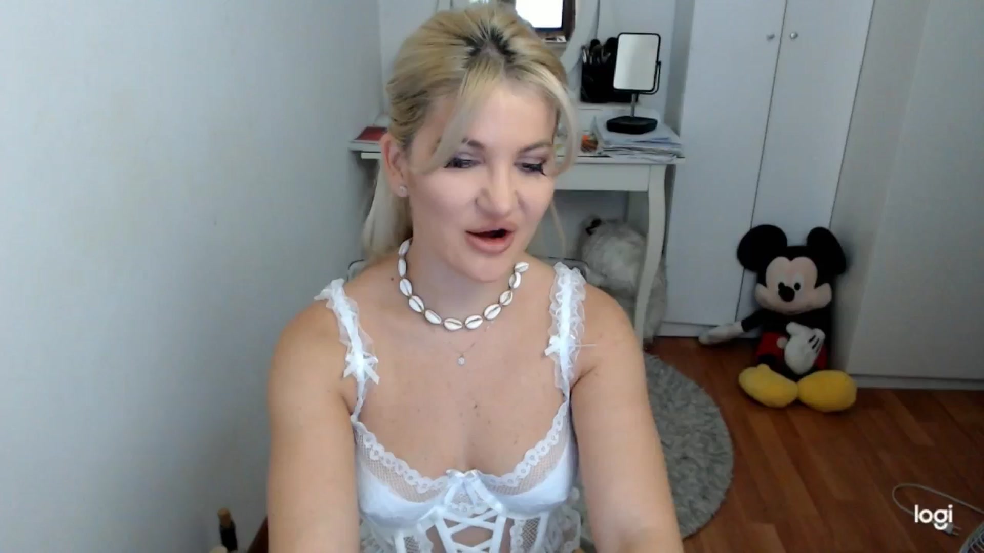 Gallery image thumbnail from AutumnJewel's myfreecams stream on, 09/28/2025, 06:17 image 13 of 20
