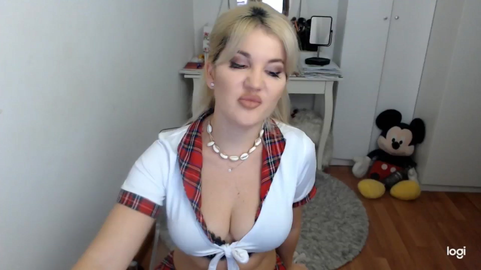 Gallery image thumbnail from AutumnJewel's myfreecams stream on, 10/07/2025, 08:33 image 2 of 20
