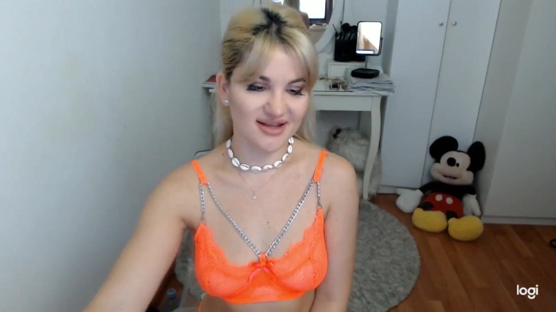Gallery image thumbnail from AutumnJewel's myfreecams stream on, 10/10/2025, 09:13 image 3 of 20