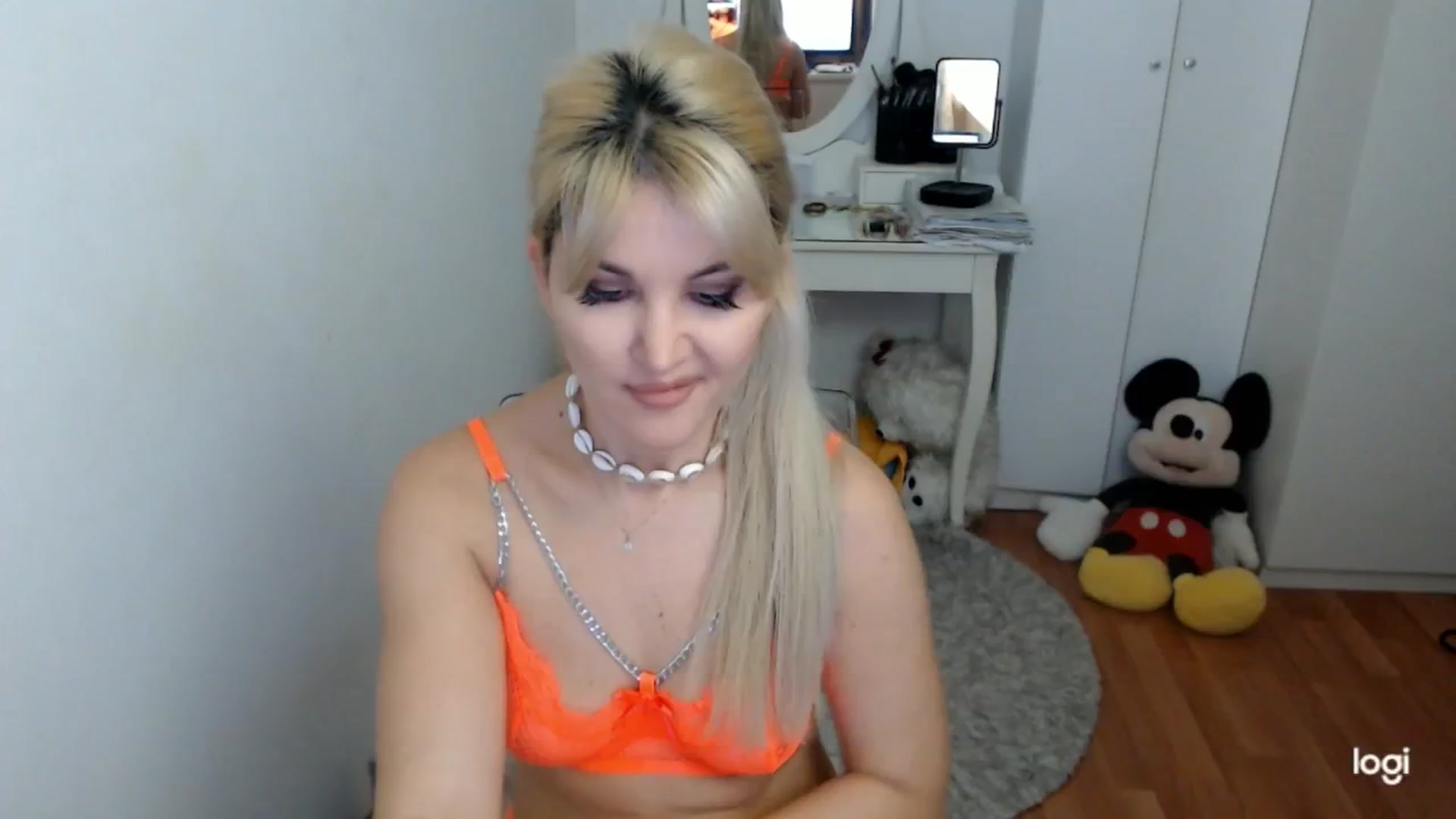 Gallery image thumbnail from AutumnJewel's myfreecams stream on, 10/10/2025, 09:13 image 1 of 20