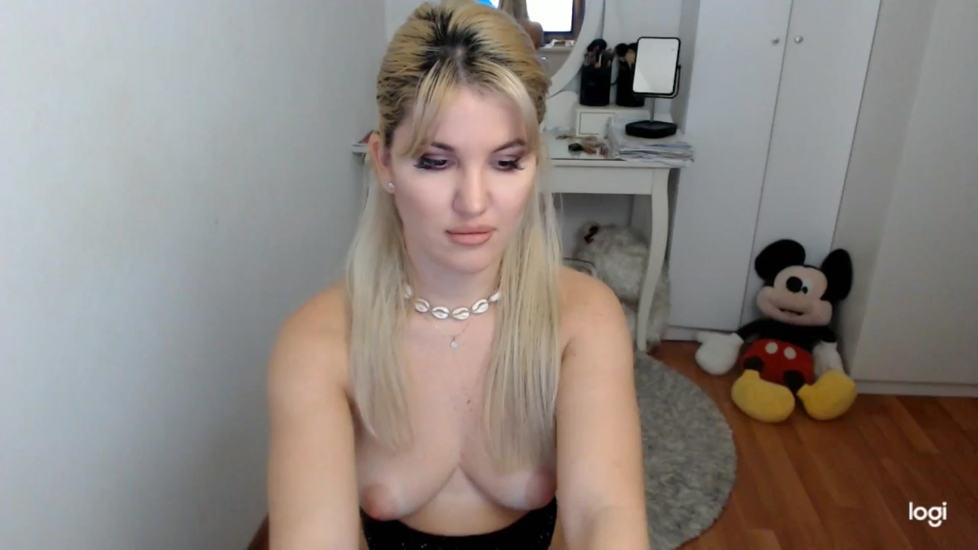 Gallery image thumbnail from AutumnJewel's myfreecams stream on, 10/12/2025, 08:36 image 7 of 20