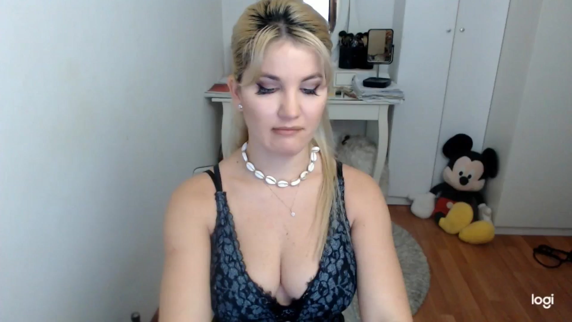 Gallery image thumbnail from AutumnJewel's myfreecams stream on, 10/15/2025, 06:22 image 8 of 20
