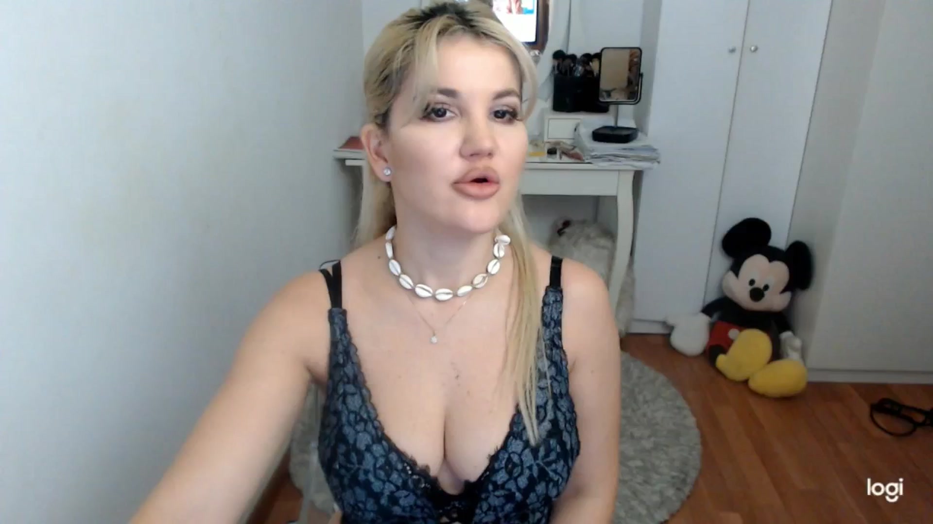 Gallery image thumbnail from AutumnJewel's myfreecams stream on, 10/15/2025, 06:22 image 4 of 20