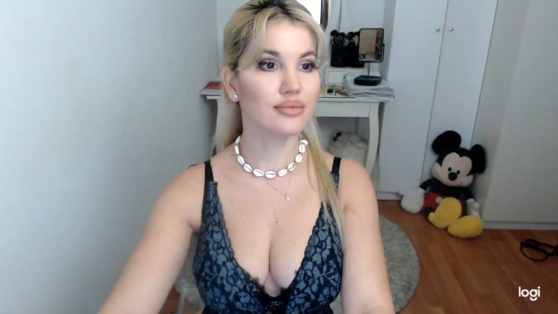 Gallery image thumbnail from AutumnJewel's myfreecams stream on, 10/15/2025, 06:22 image 1 of 20