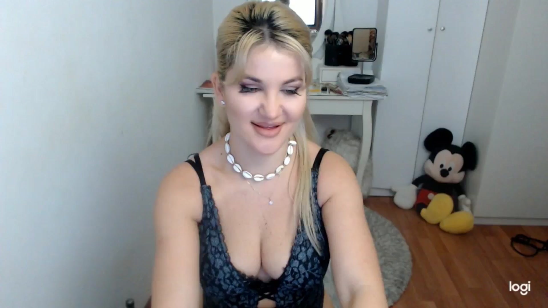 Gallery image thumbnail from AutumnJewel's myfreecams stream on, 10/15/2025, 06:22 image 2 of 20