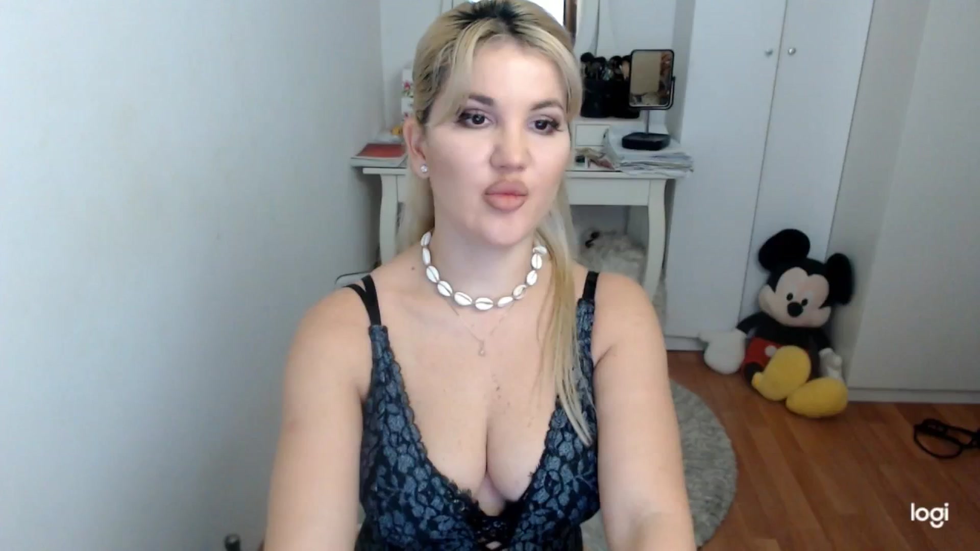 Gallery image thumbnail from AutumnJewel's myfreecams stream on, 10/15/2025, 06:22 image 3 of 20