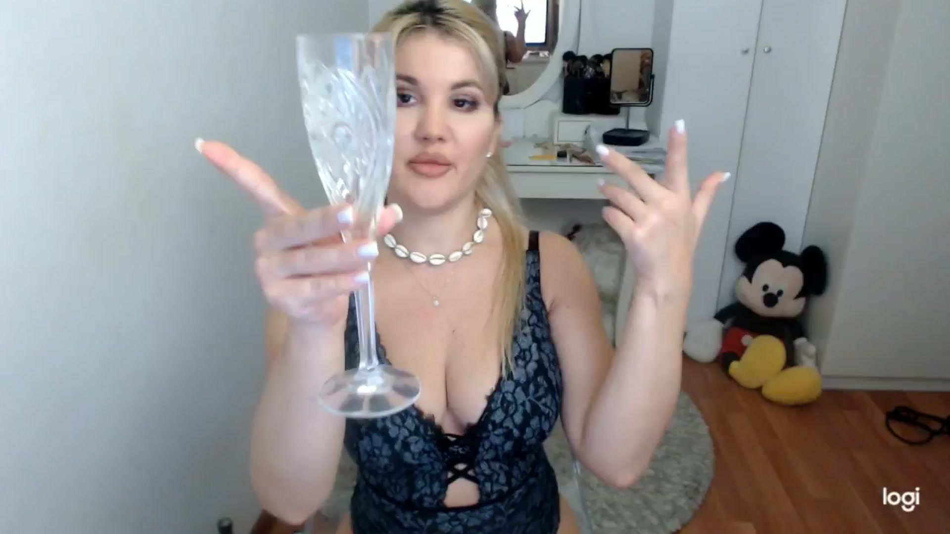Gallery image thumbnail from AutumnJewel's myfreecams stream on, 10/15/2025, 06:22 image 6 of 20