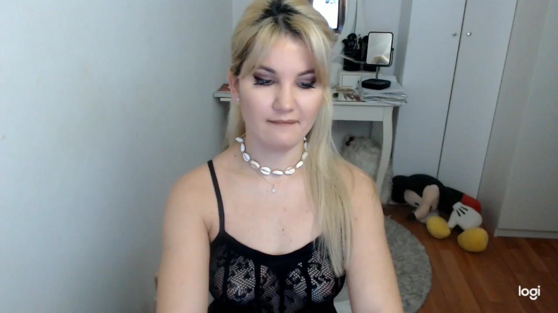 Gallery image thumbnail from AutumnJewel's myfreecams stream on, 10/19/2025, 09:36 image 1 of 20