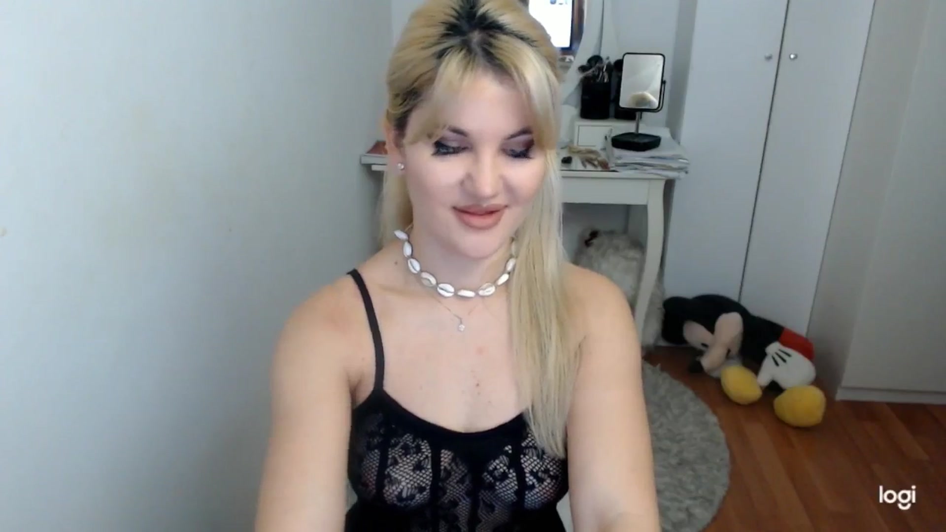 Gallery image thumbnail from AutumnJewel's myfreecams stream on, 10/19/2025, 09:36 image 2 of 20