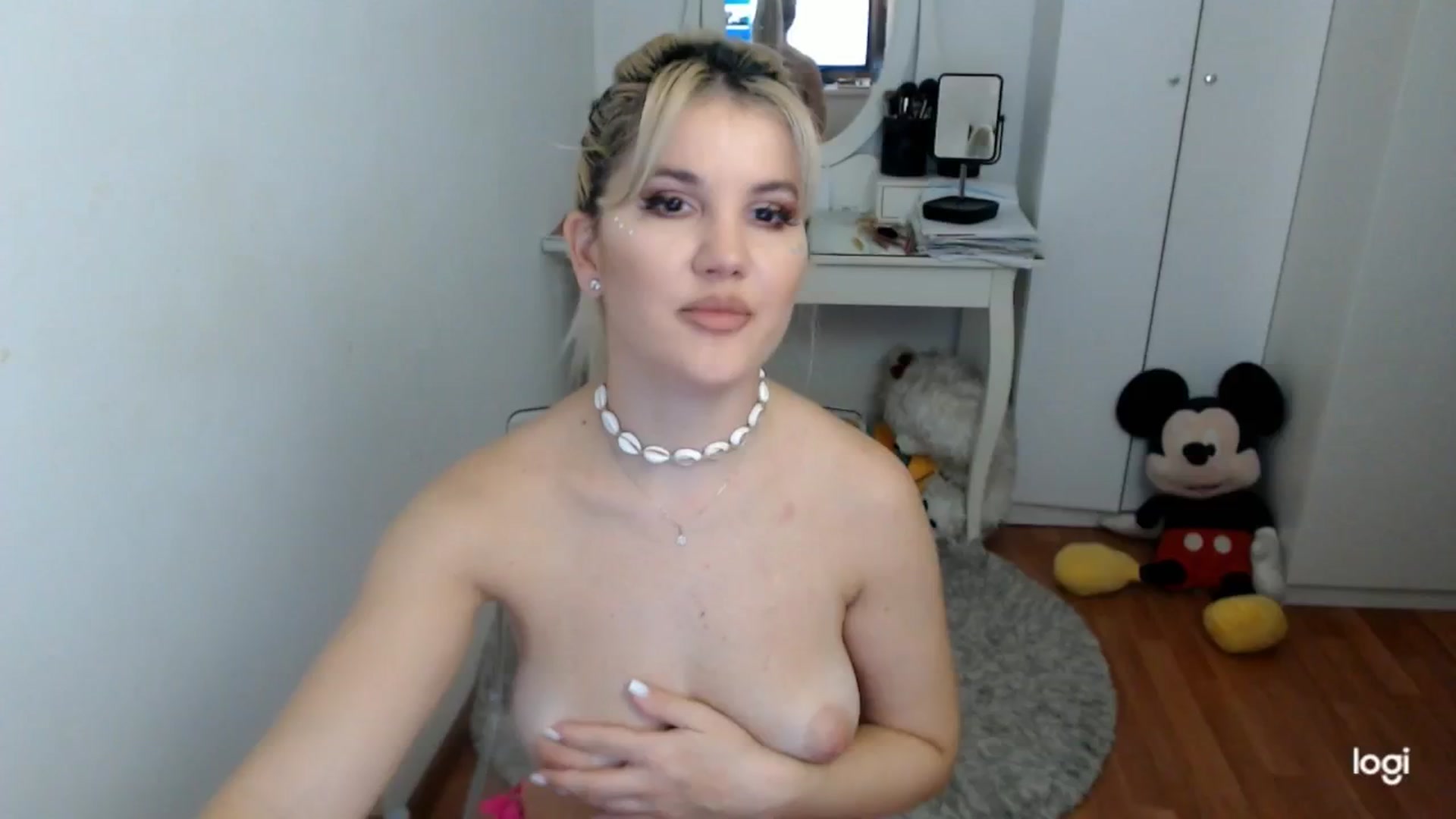 Gallery image thumbnail from AutumnJewel's myfreecams stream on, 10/23/2025, 07:39 image 10 of 20