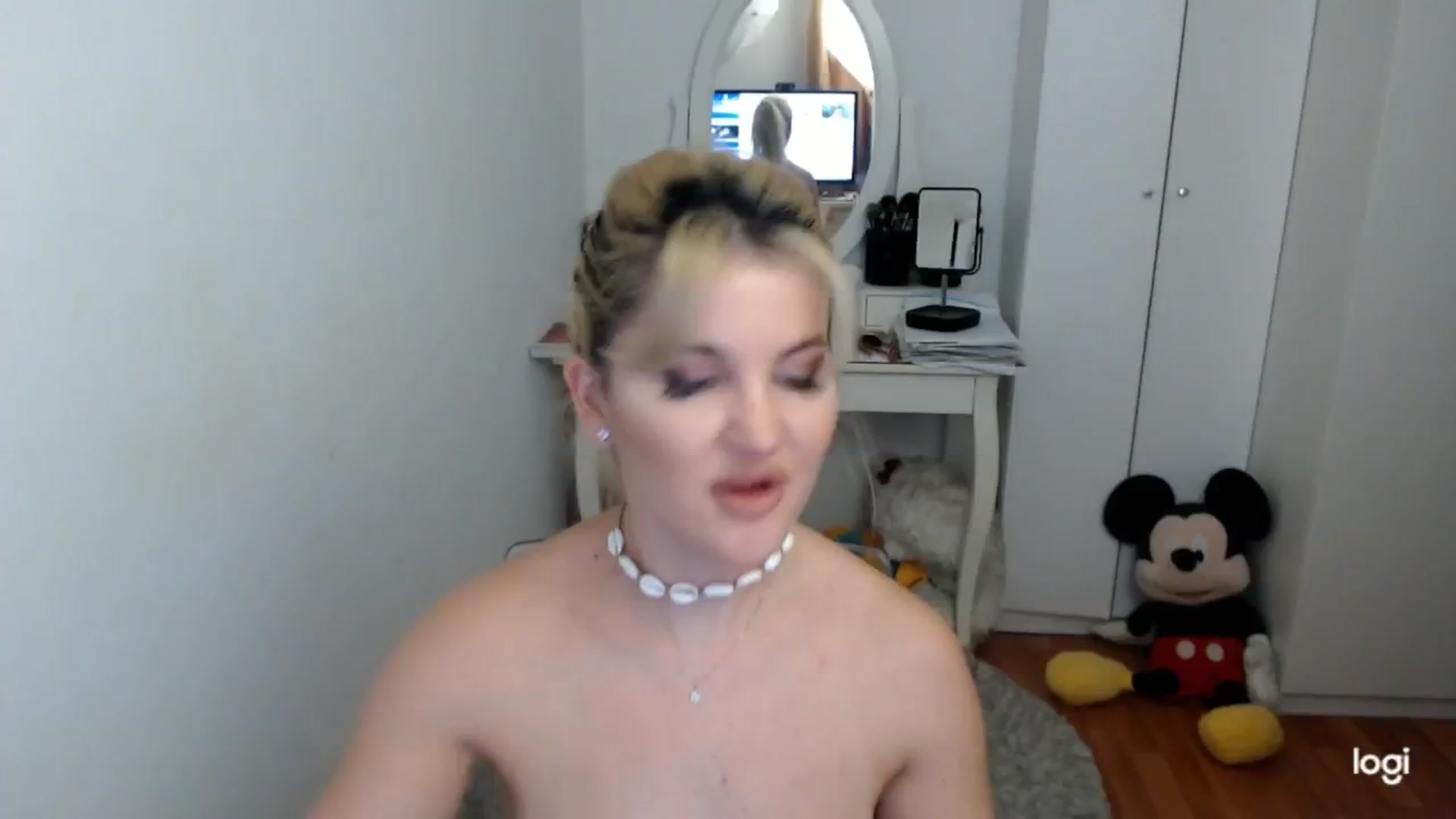 Gallery image thumbnail from AutumnJewel's myfreecams stream on, 10/23/2025, 08:49 image 19 of 20