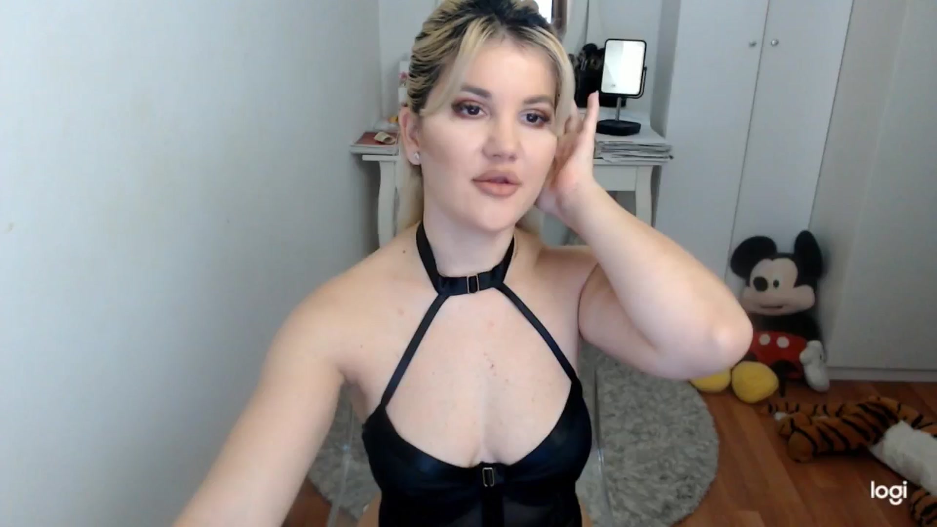 Gallery image thumbnail from AutumnJewel's myfreecams stream on, 11/06/2025, 09:46 image 1 of 20