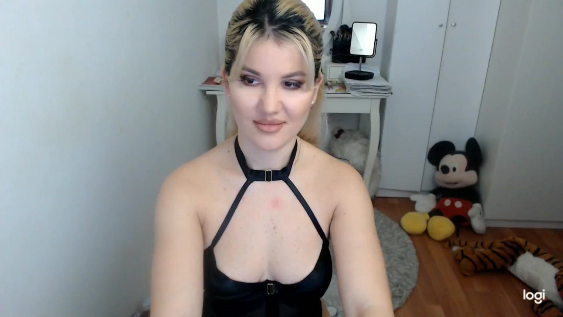 Gallery image thumbnail from AutumnJewel's myfreecams stream on, 11/06/2025, 09:46 image 2 of 20