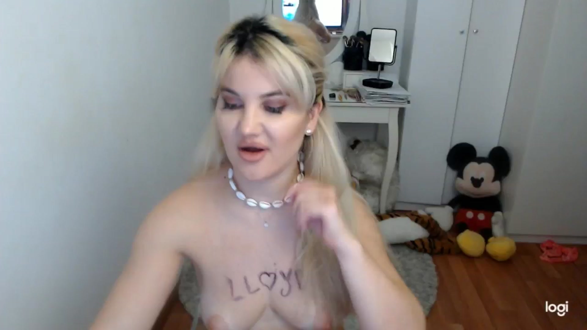 Gallery image thumbnail from AutumnJewel's myfreecams stream on, 11/13/2025, 09:33 image 12 of 20
