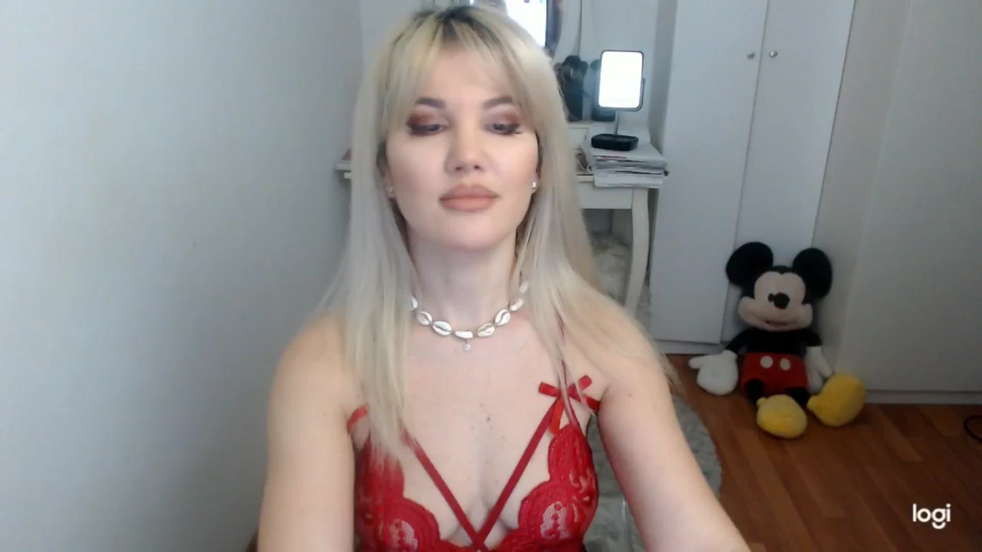 Gallery image thumbnail from AutumnJewel's myfreecams stream on, 11/19/2025, 07:16 image 6 of 20