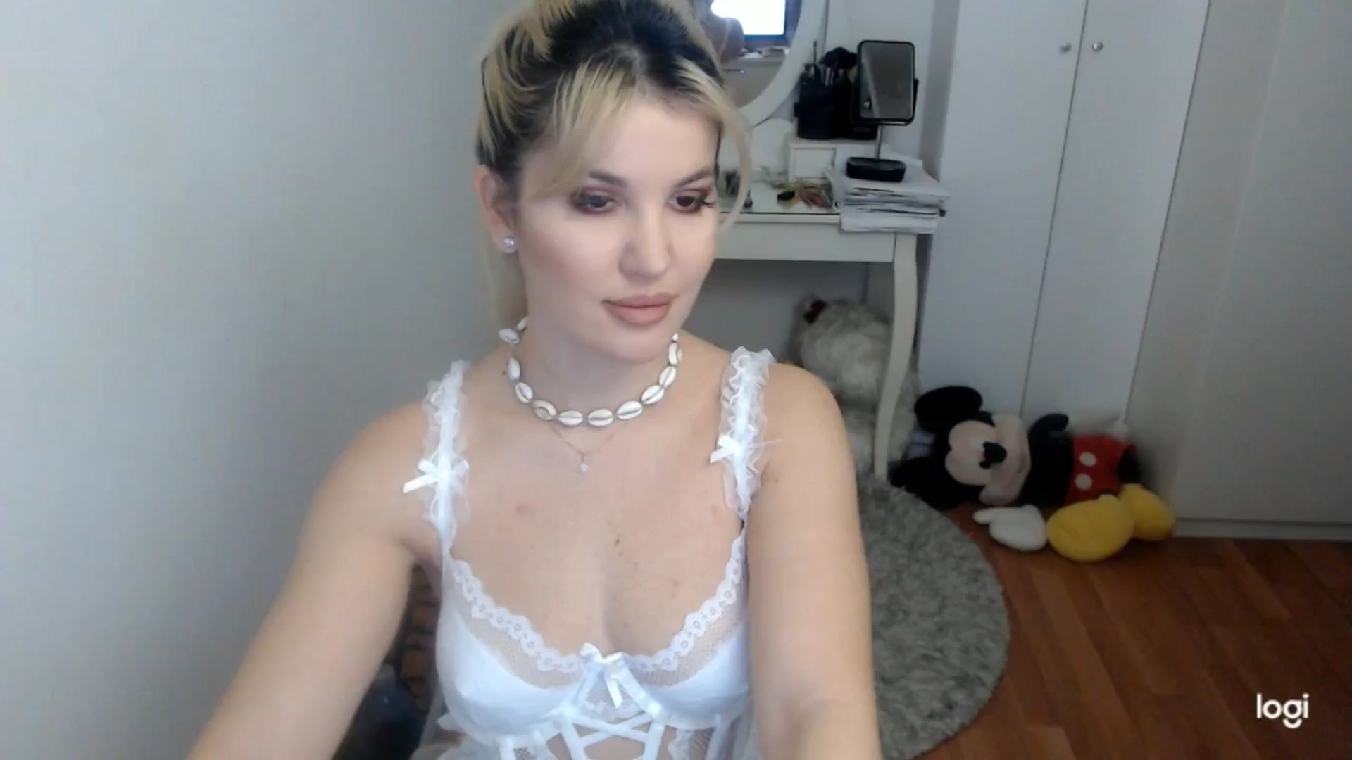 Gallery image thumbnail from AutumnJewel's myfreecams stream on, 11/21/2025, 09:08 image 1 of 20
