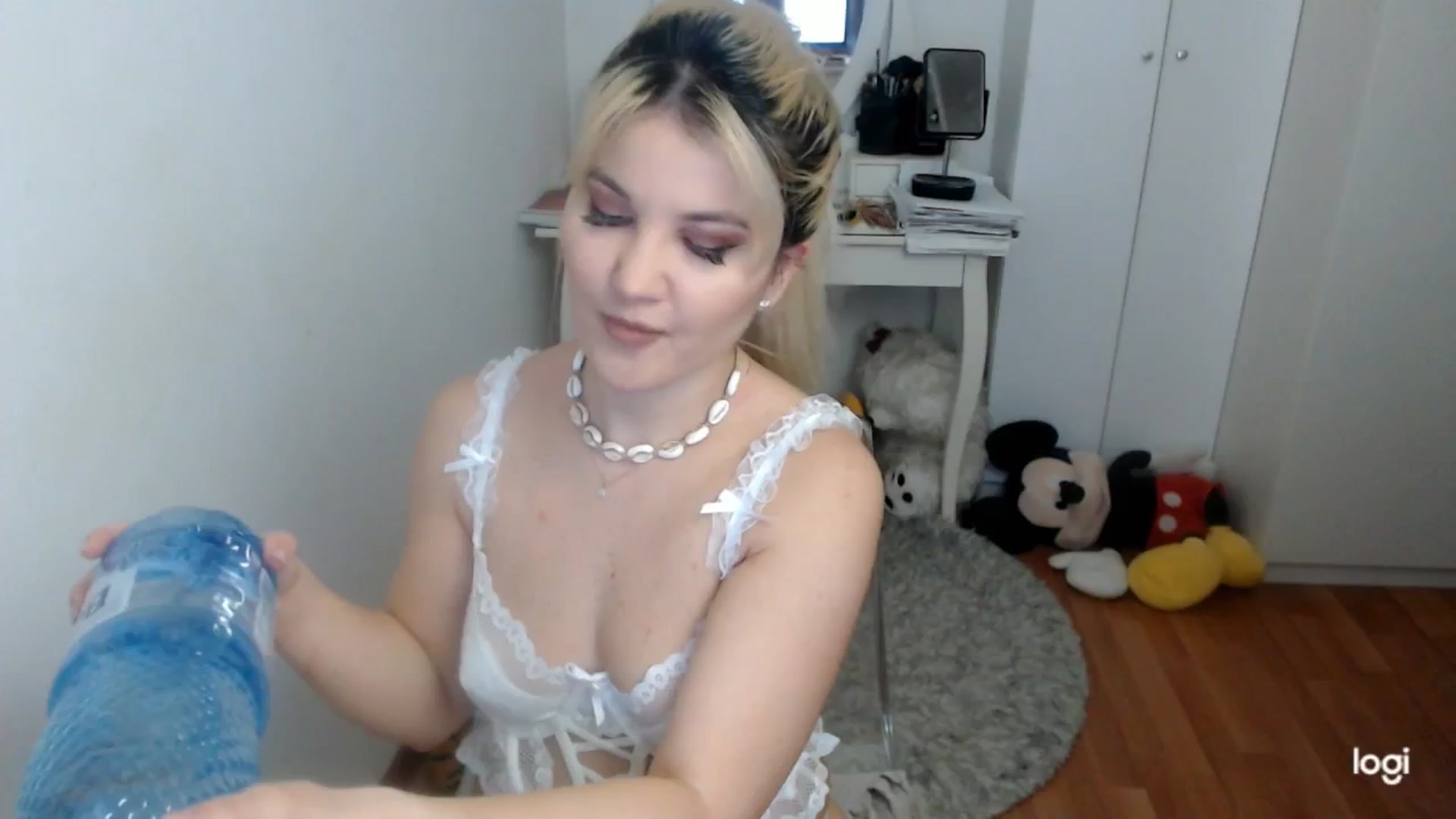 Gallery image thumbnail from AutumnJewel's myfreecams stream on, 11/21/2025, 09:08 image 2 of 20