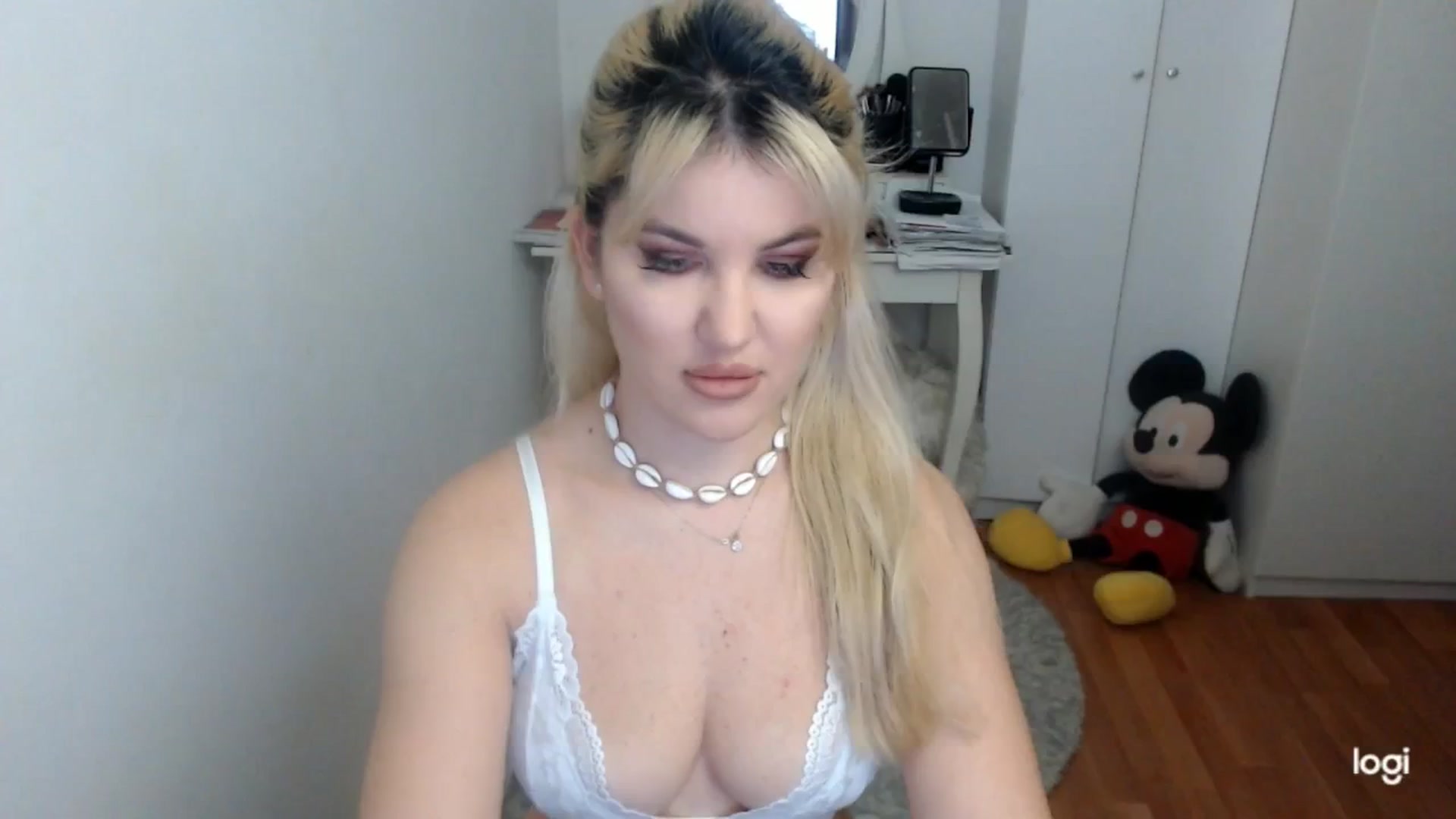 Gallery image thumbnail from AutumnJewel's myfreecams stream on, 11/23/2025, 07:30 image 2 of 20