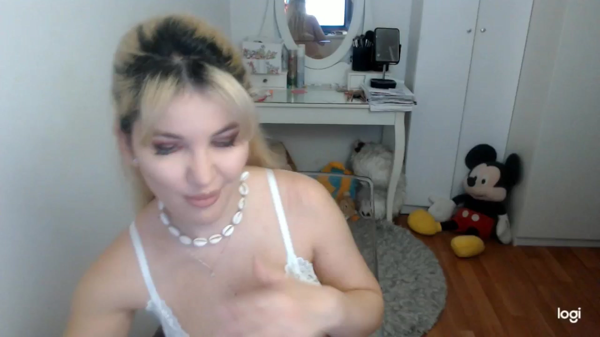 Gallery image thumbnail from AutumnJewel's myfreecams stream on, 11/23/2025, 07:30 image 4 of 20