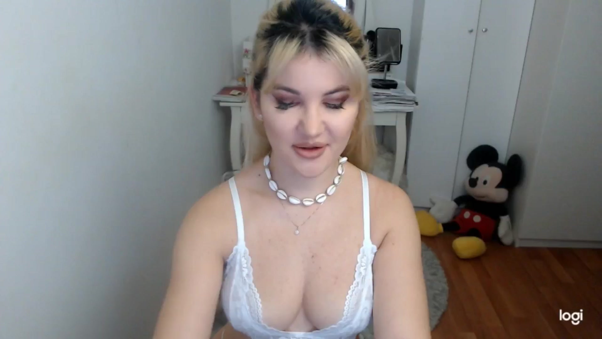 Gallery image thumbnail from AutumnJewel's myfreecams stream on, 11/23/2025, 07:30 image 5 of 20