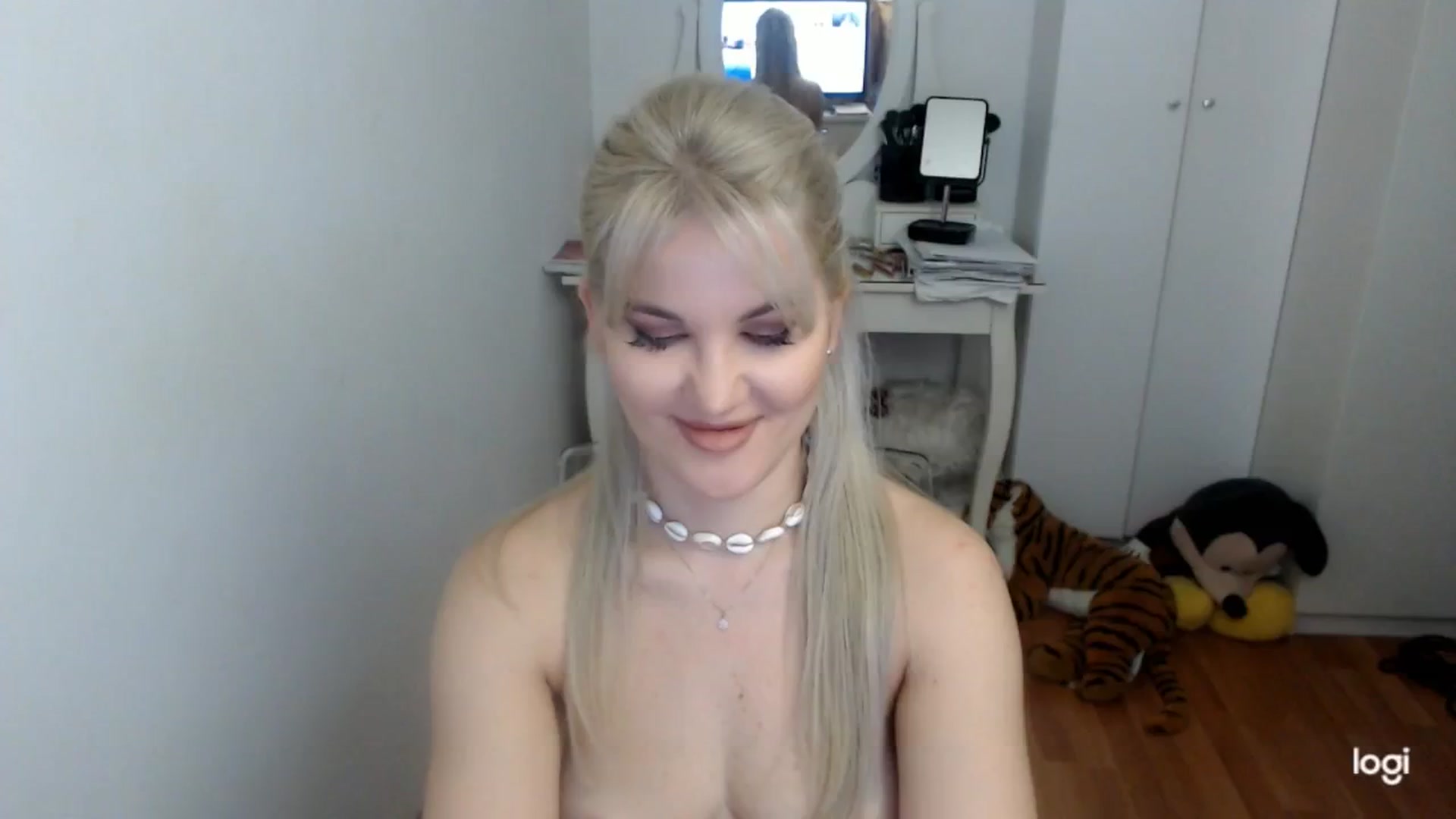 Gallery image thumbnail from AutumnJewel's myfreecams stream on, 12/05/2025, 09:19 image 4 of 20