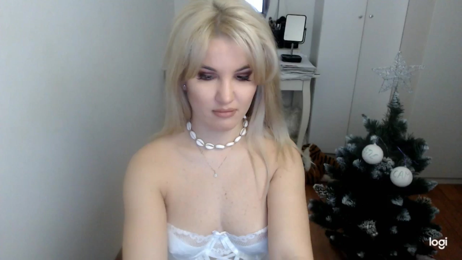 Gallery image thumbnail from AutumnJewel's myfreecams stream on, 12/08/2025, 07:44 image 5 of 20