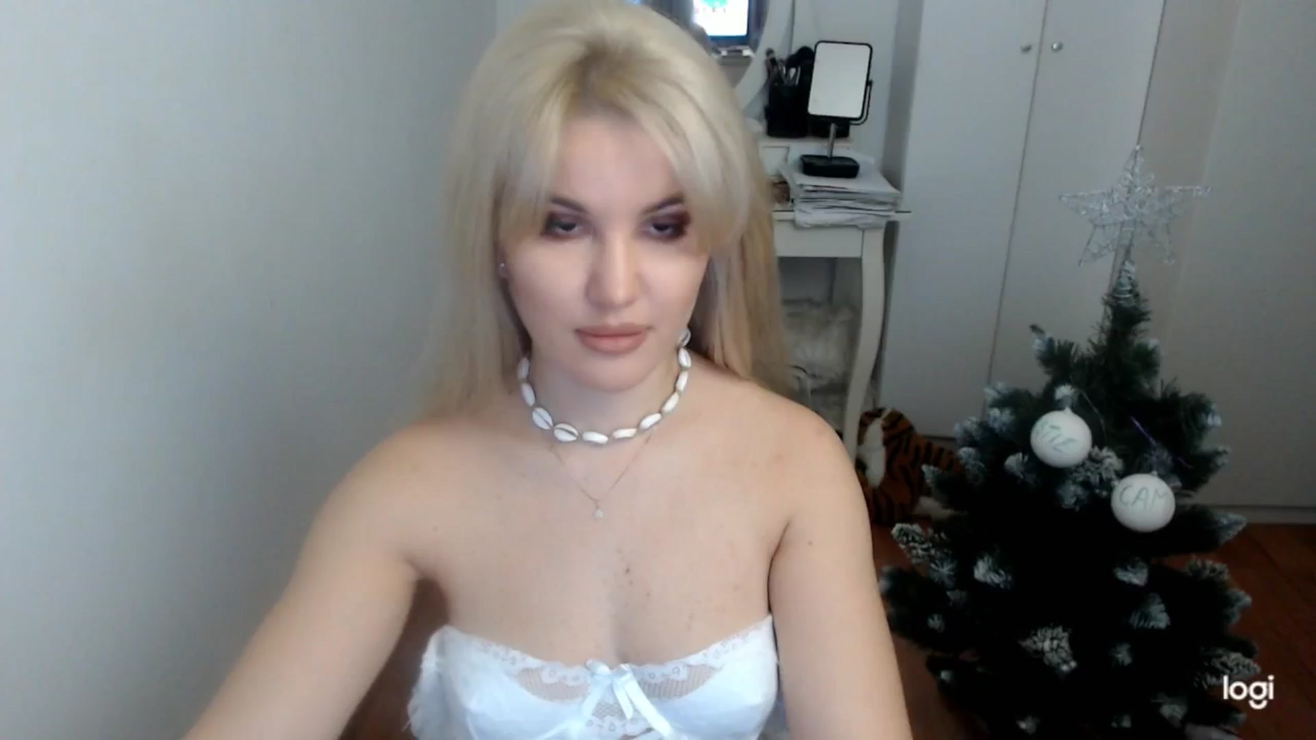 Gallery image thumbnail from AutumnJewel's myfreecams stream on, 12/08/2025, 07:44 image 18 of 20