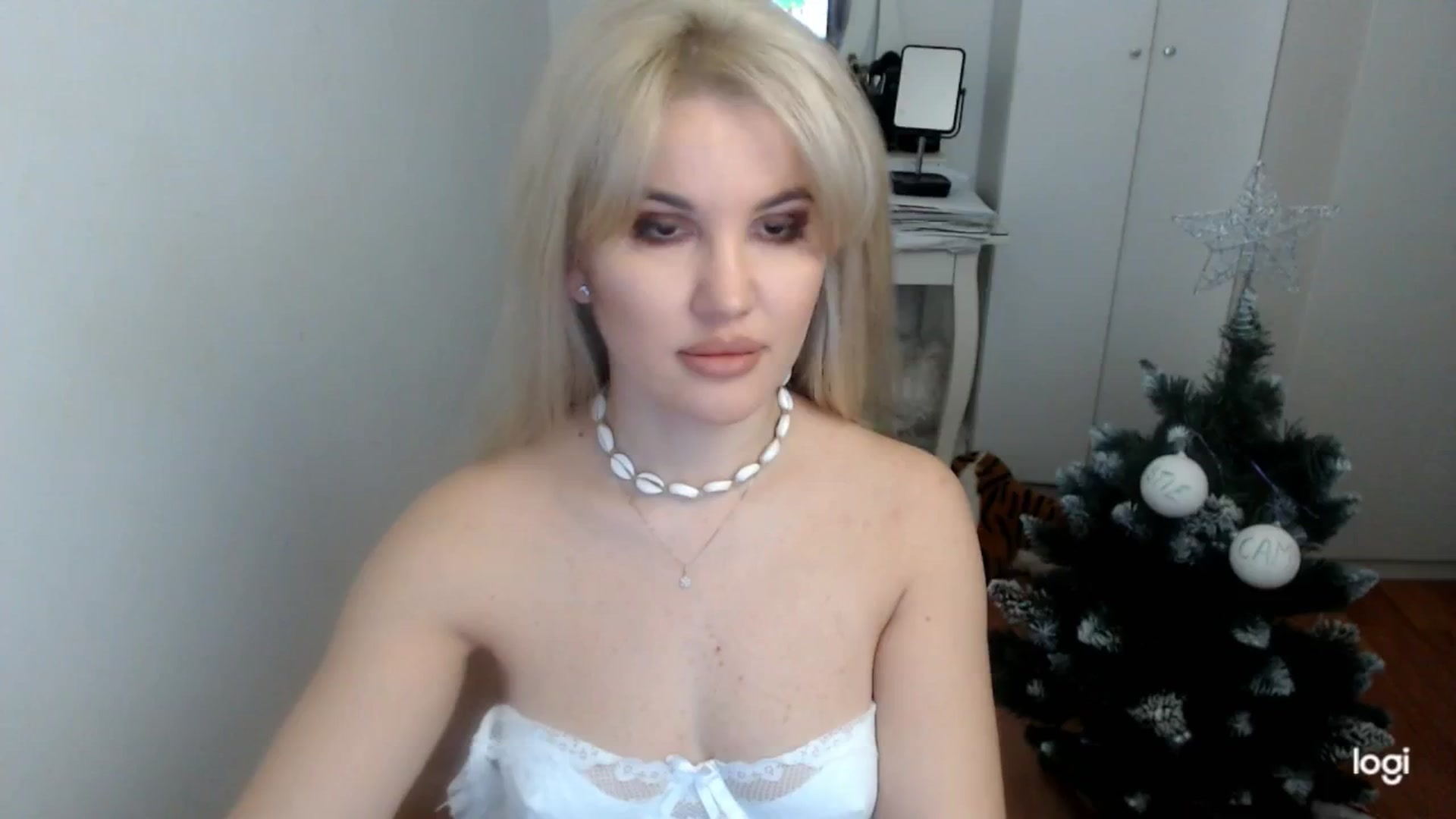 Gallery image thumbnail from AutumnJewel's myfreecams stream on, 12/08/2025, 07:44 image 17 of 20