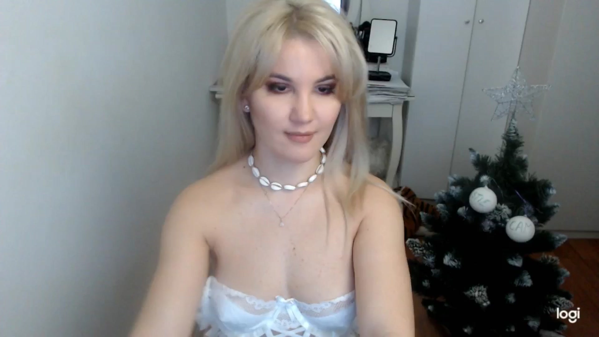 Gallery image thumbnail from AutumnJewel's myfreecams stream on, 12/08/2025, 07:44 image 4 of 20